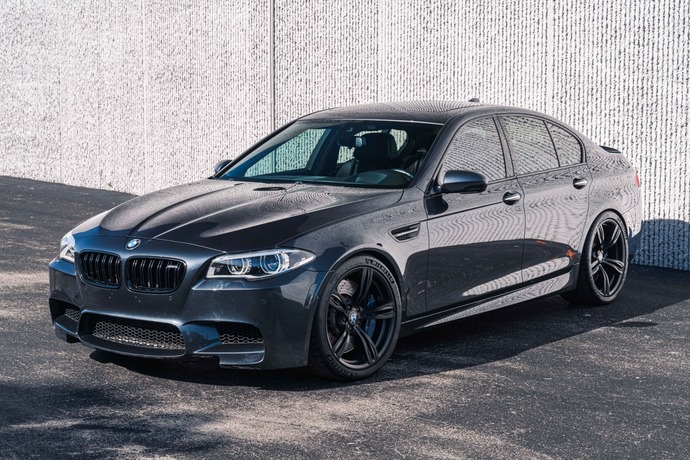 BMW nin en efsane arabası hangi model size göre?