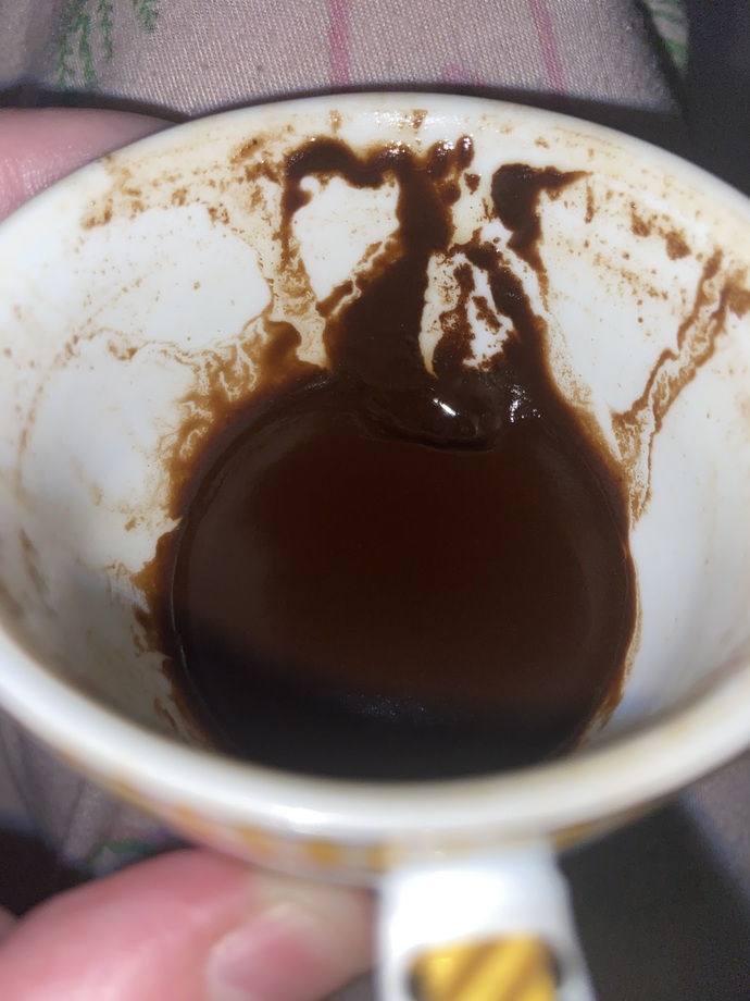 Faldan anlayan var mi, kahve falıma bakıp yorum yapabilir mi?