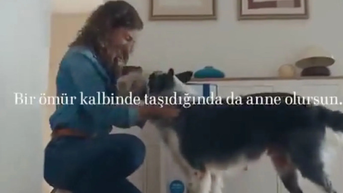 Anneler Günü için hazırlanan reklam filmi sosyal medyayı ikiye böldü! Sizce gösterilen tepkiler haklı mı?