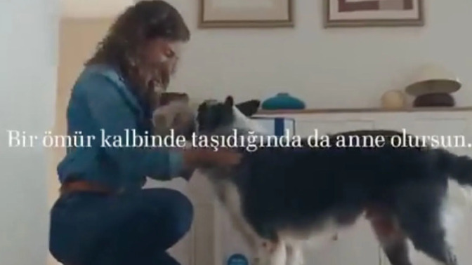 Anneler Günü için hazırlanan reklam filmi sosyal medyayı ikiye böldü! Sizce gösterilen tepkiler haklı mı?