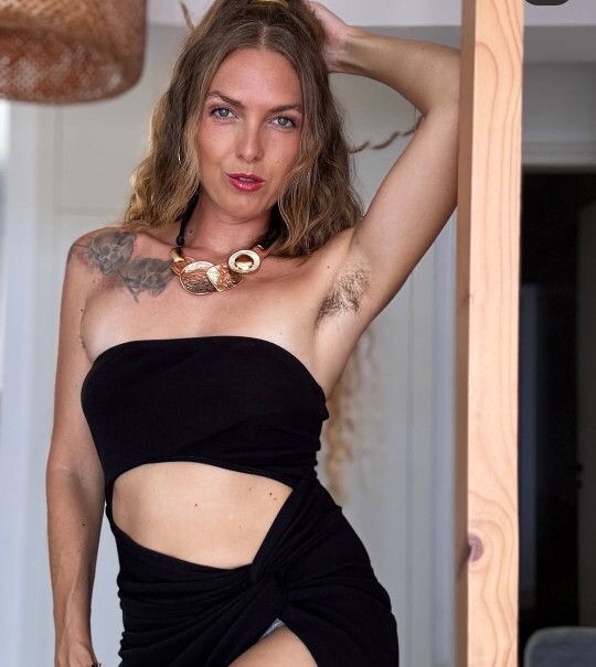 En çekici kadınlar bakımlı, koltuk altı ve bikini bölgesi tüylü olan kadınlar değil mi?