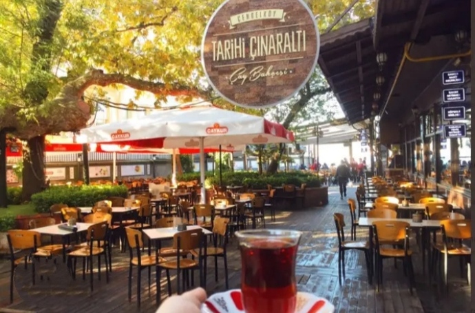 Flört ile ilk buluşmada gidilecek mekana kadın mı yoksa erkek mi karar vermeli?