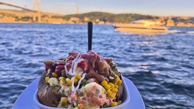Ortaköy’de en iyi kumpir ve waffle nerede yenir, sizin favori mekanınız hangisi?