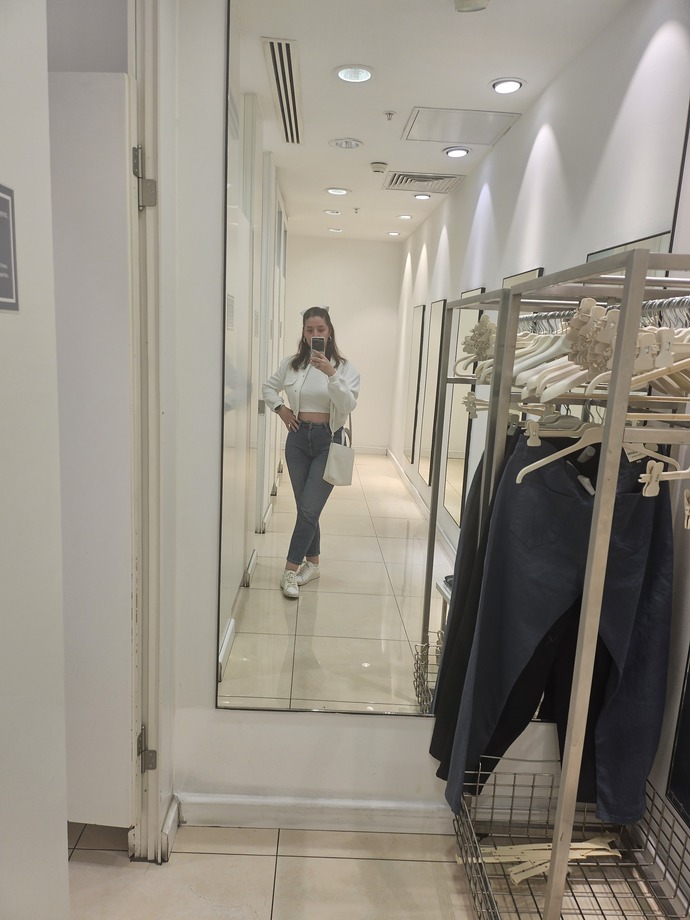 Fotoğraflarda kilolu mu duruyorum, sizce fazla kilolu görünüyor muyum?