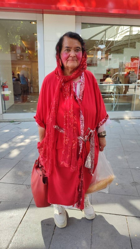 Kırmızının büyüsüne kapılın! Kırmızı renk kombinler içinizi ısıtıyor mu?