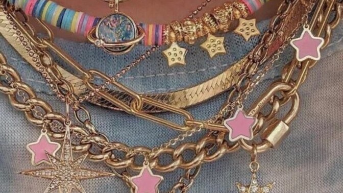 Günlük kombininizde uzun zincir kolye mi yoksa choker kolye mi tercih edersiniz?