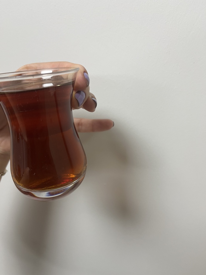 Kimlere sabah sabah çay ısmarlayayım?