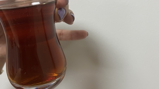 Kimlere sabah sabah çay ısmarlayayım?