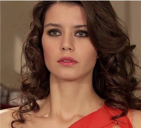 Renkli gözler sizce buğday tenli esmerlere mi yoksa sarışınlara mı daha çok yakışıyor?