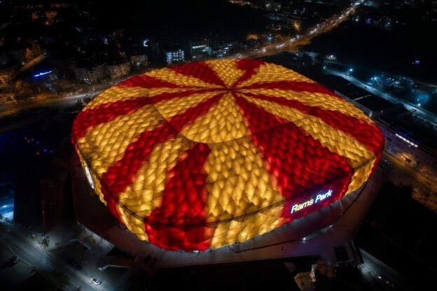 Galatasarayın üstü kapanabilir stad dönüşümü elzem midir?