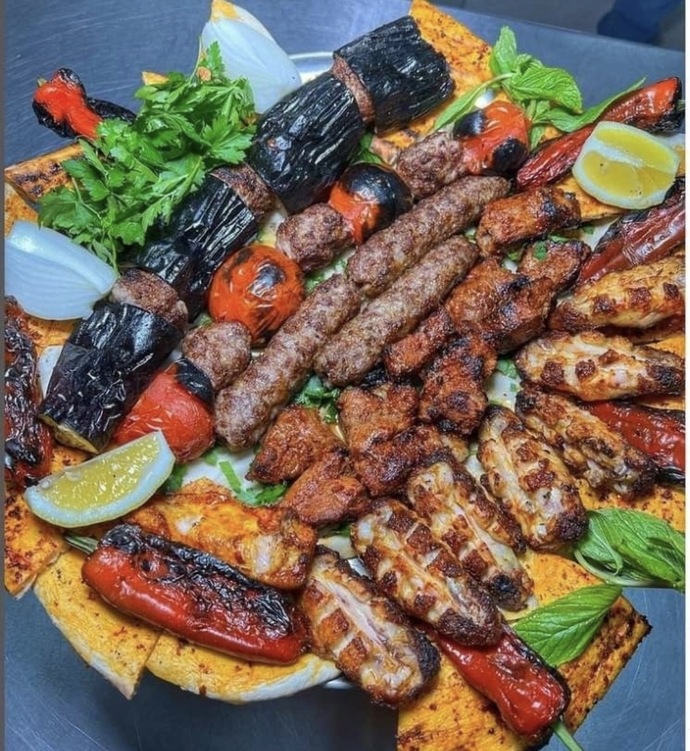 Bu karışık kebabı bitirebilir misin?