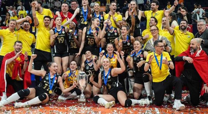 Türk kadın basketbolu ve voleybolunun Avrupada 4 kupa ile böyle dominasyonuna ne diyorsunuz?