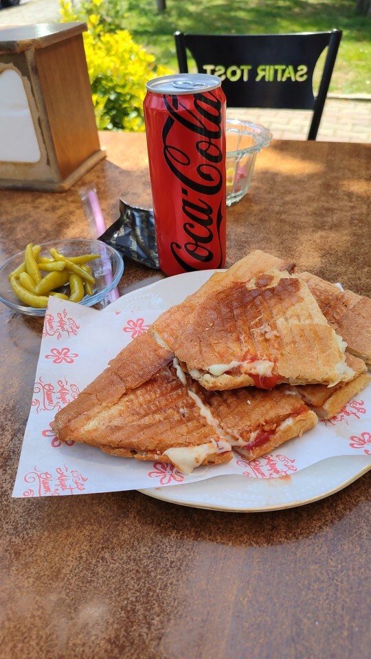 Karnı Acıkan var mı?