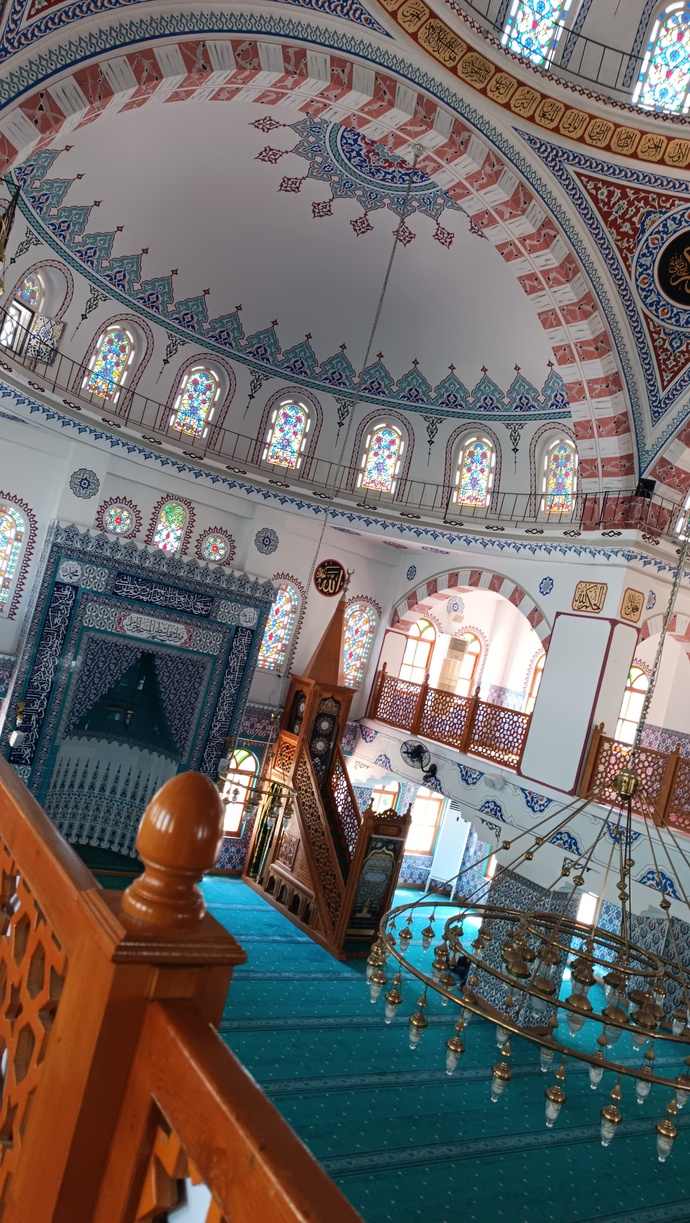 Seyahatlerinizde camileri mi daha çok geziyorsunuz yoksa kiliseleri mi tercih ediyorsunuz?