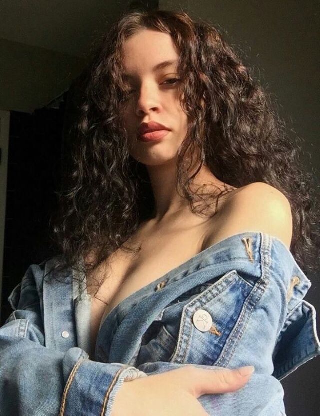 Kıvırcık saç daha albenili mi, karşı cins için çekici mi?