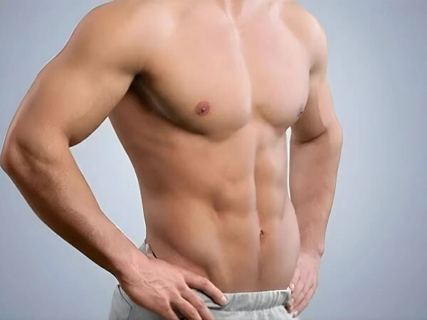 Spor yapan erkeklerde göğüs kaslarının bu kadar büyük ve kadınsı durması normal mi?