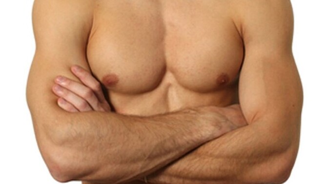 Spor yapan erkeklerde göğüs kaslarının bu kadar büyük ve kadınsı durması normal mi?
