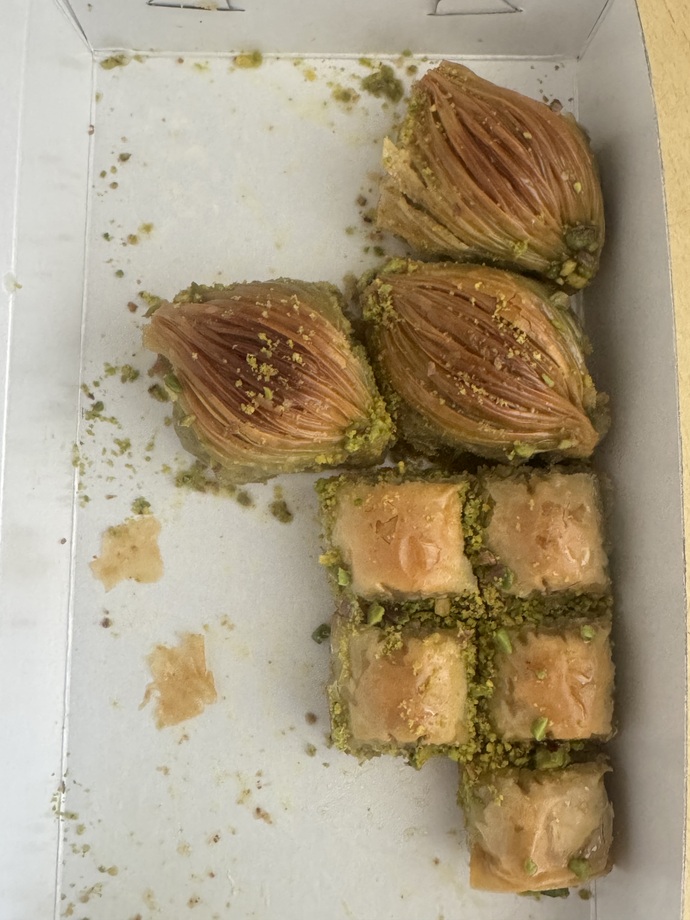 Sabah baklava yemek zararlı mı, kahvaltıda 2 3 porsiyon tatlı yesem nolur?