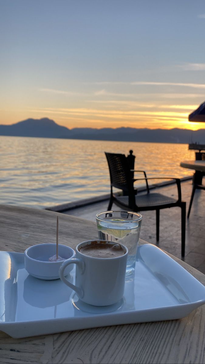 Deniz kenarında kahve keyfi için en ideal zaman ve mekan nasıl olmalı?