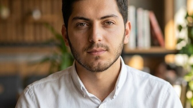 Yapay zeka ile yaptırdığım iki pp arasından hangisi daha çok dikkat çeker?