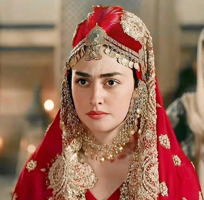 Bu kadın gerçekten güzel mi, doğal az makyaj kadını daha mı hoş gösteriyor?