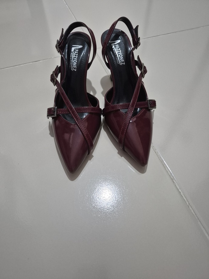Hangi ayakkabı modeli daha şık duruyor, hangisini seçsem?