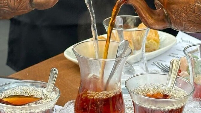Akşam demlediğiniz çayı ertesi sabah tekrar içer misiniz?