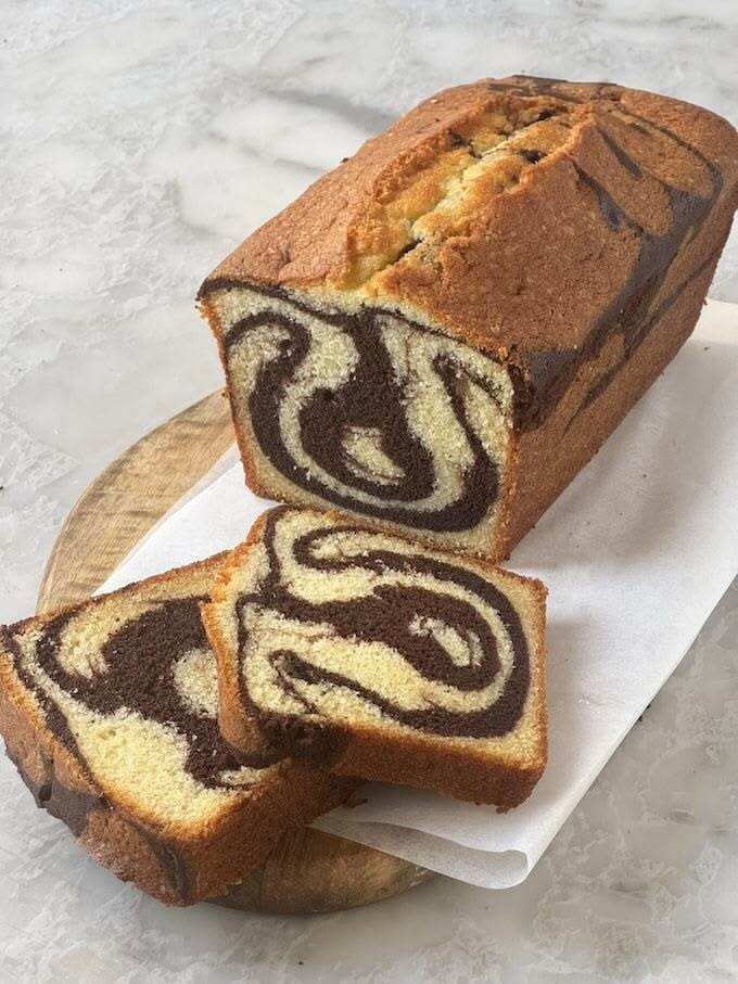 Bazen çay saatindeki en lezzetli kek dünden bayatlamış ve kıtırlaşmış sade kakaolu kek olmuyor mu?