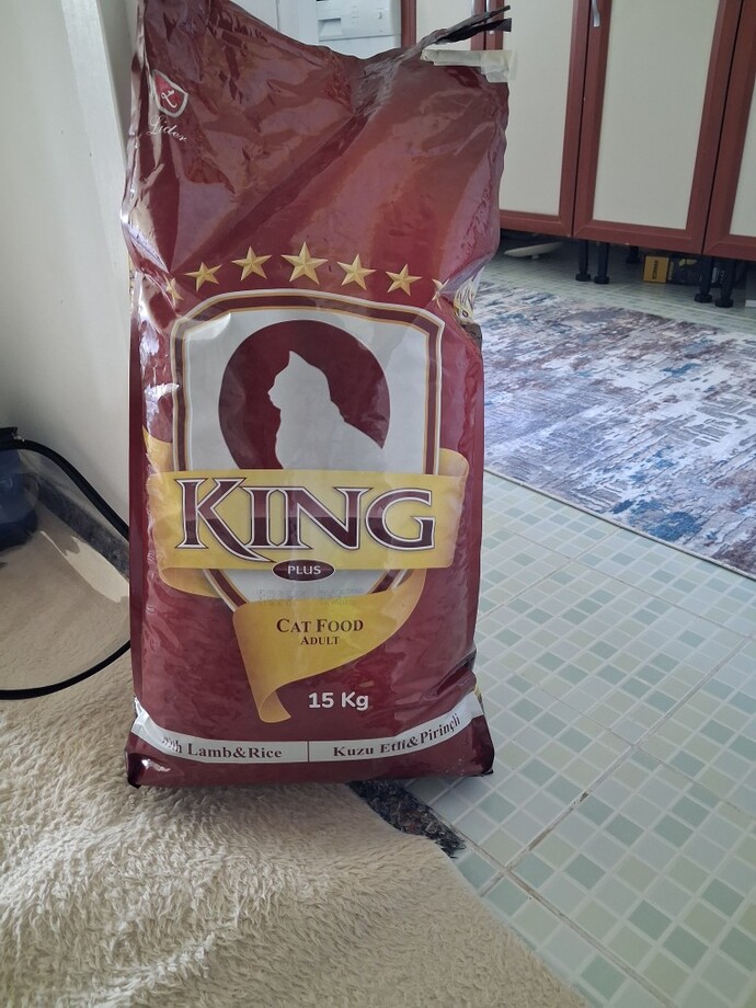 Sokak kedileri için toplu mama aldım, bu markayı daha önce deneyen var mı?
