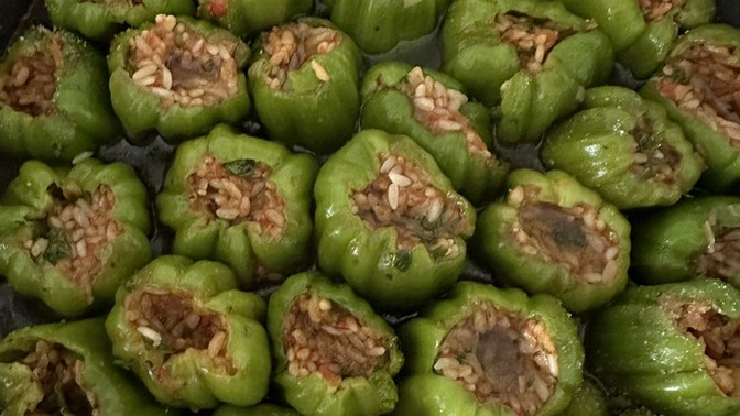 Biber dolmasının yanına başka ne yemek gider?