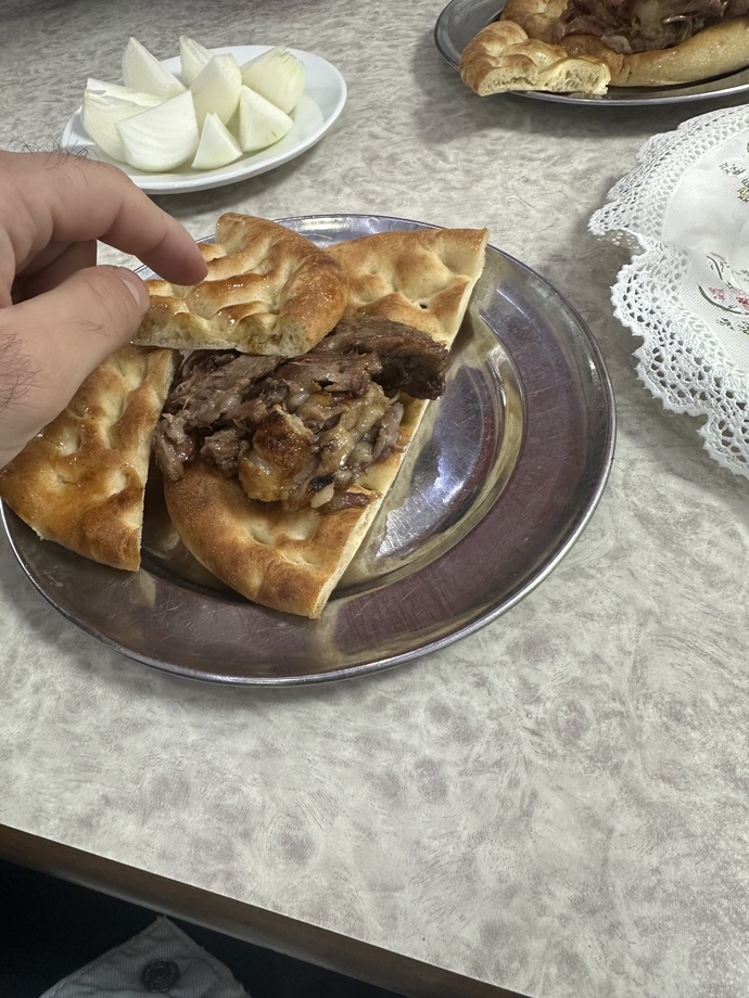 Size şarap mı ısmarlayayım dondurma mı yoksa kahve mi?