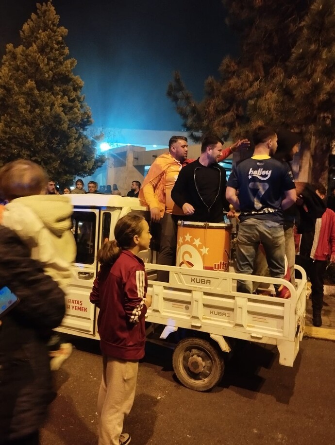 Şampiyon Galatasaray! ❤️💛 kutlamalara katılıyor musunuz?