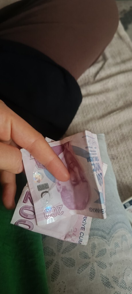 En son 2024 te giydiğim gömleğimin cebinden para çıktı çok duyguluyum mu?