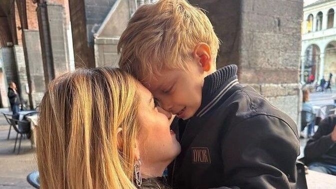 Tüm annelerin, anne olmasa bile kalbi anne şefkatiyle atan tüm kadınların anneler gününü kutluyorum ♥️🌹🌟👑?