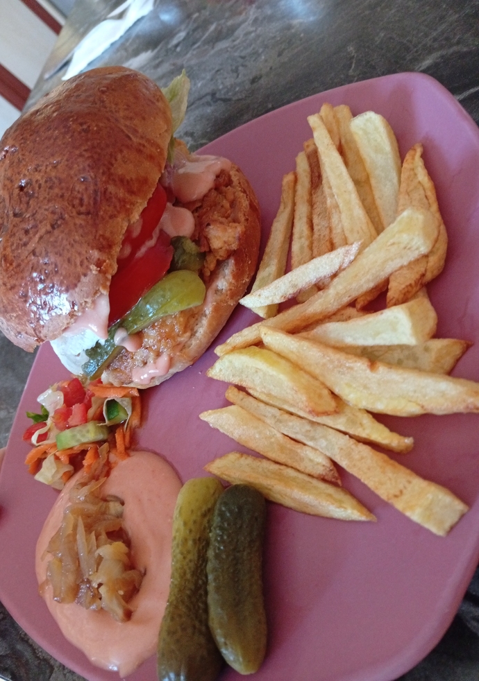 Ev yapımı hamburger yaptım nasıl olmuş sence sever misin?
