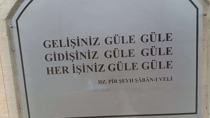 Neden sürekli onu düşünüyorum, acaba o da beni düşünüp sevebilir mi?