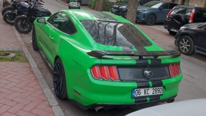 Mustang sizce güzel araba mı?