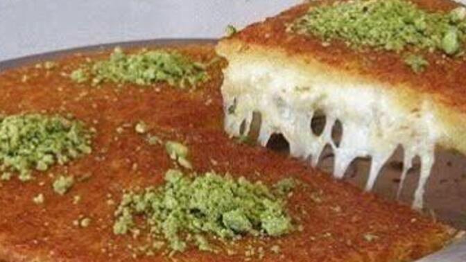 Künefe peynirli mi olur kaymaklı mı?