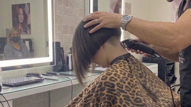 Kızlar, ense traşlı bob kesim ve böyle bir kuaför ortamı hakkında ne düşünüyorsunuz?