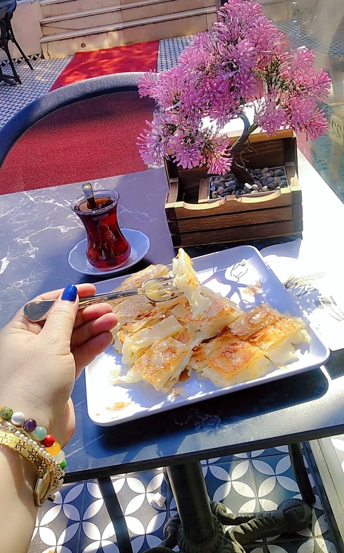 Dışarda kahvaltı etmekte lükse mi giriyor artık?