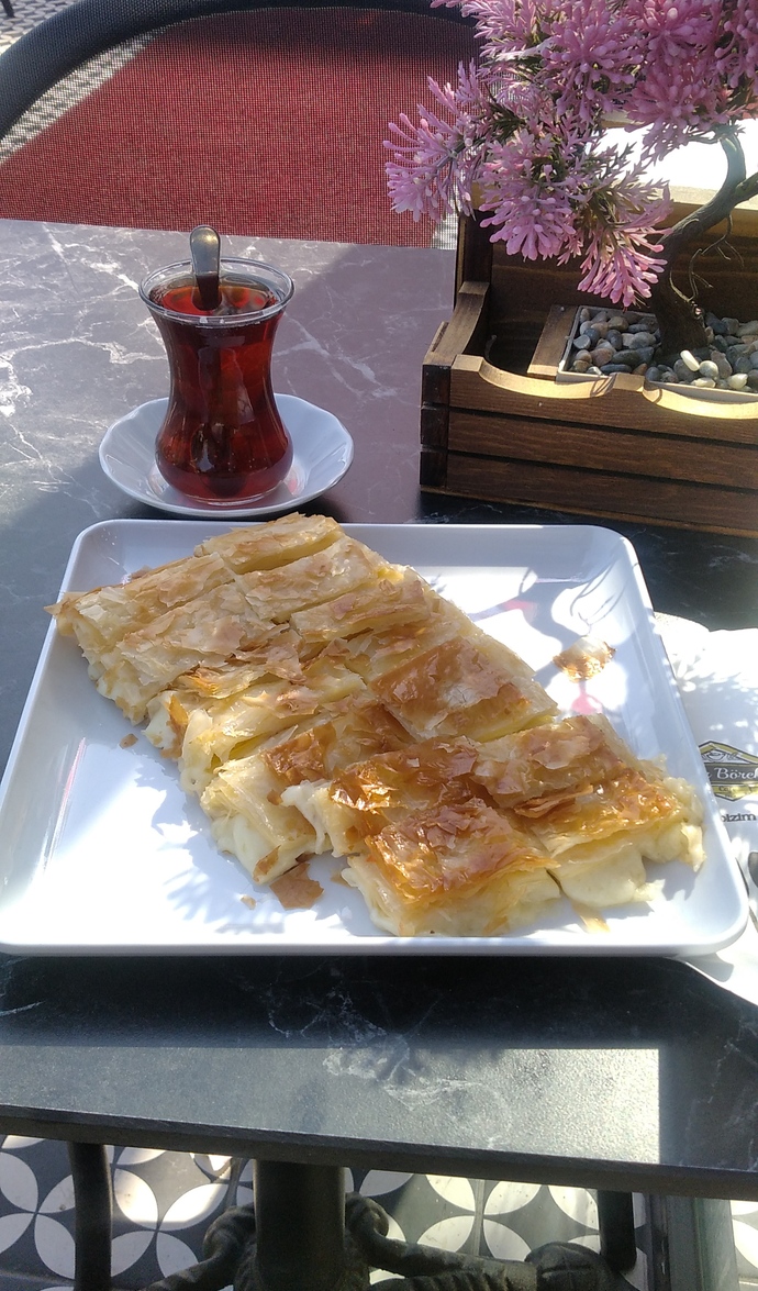 Dışarda kahvaltı etmekte lükse mi giriyor artık?