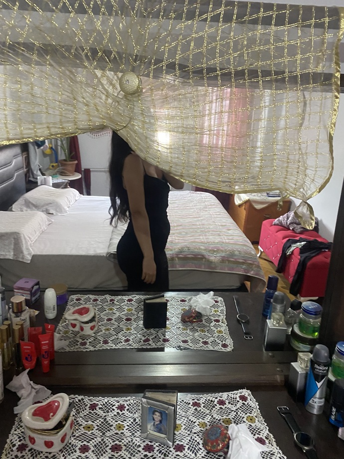 Kalça ve göbek bölgem kötü mü duruyor, vücut orantım sizce nasıl?