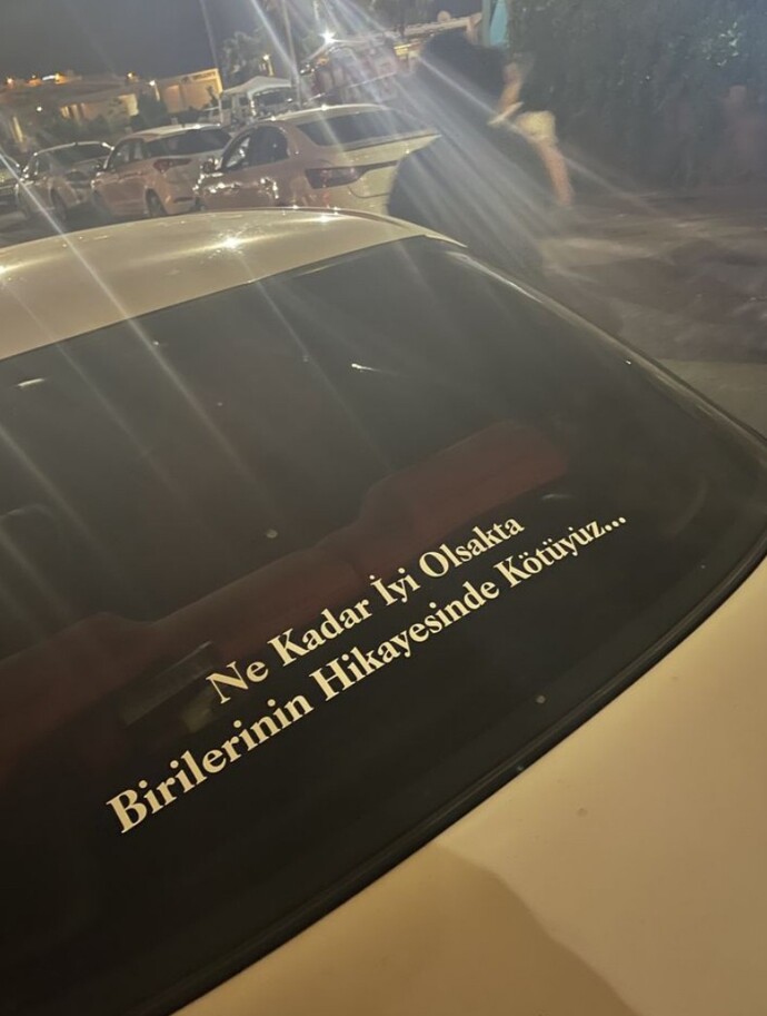 Hiç arabanızın arkasına göndermeli söz yazdırdınız mı?