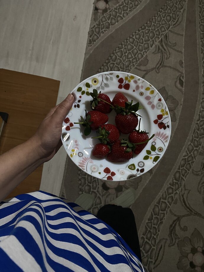 Bu sene bol bol çilek var. Sever misiniz?