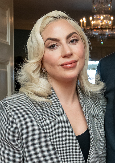 Sizce Lady Gaga güzel mi çirkin mi, siz ne düşünüyorsunuz?