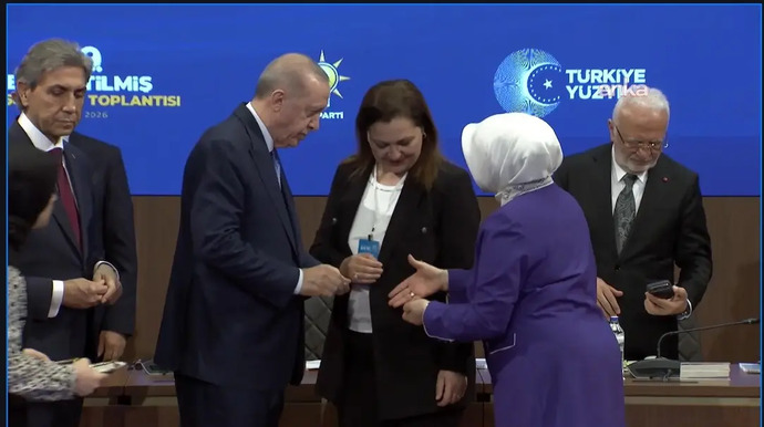 Afyonkarahisar belediye başkanı Burcu Köksal AK Partiye geçti. Ne düşünüyorsunuz?