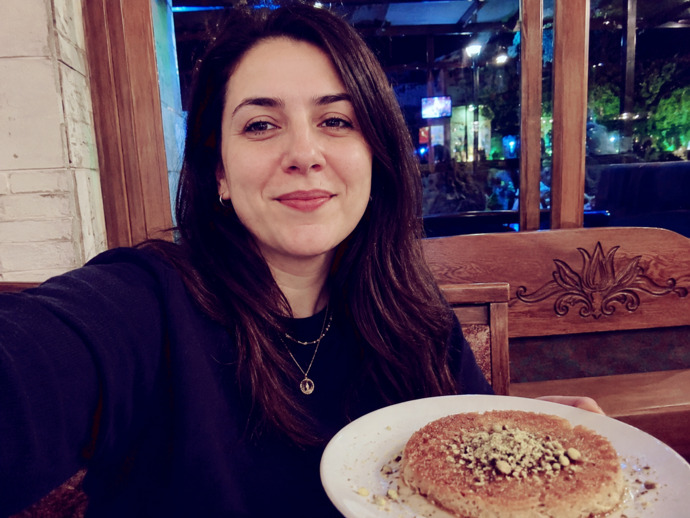 Size ne ismarlamami istersiniz kunefe yer misiniz?