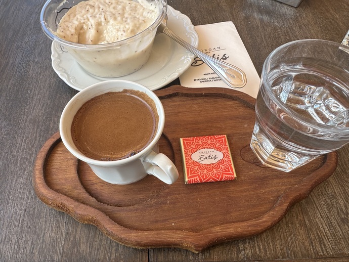 Karşımdaki muhallebiden daha tatlıydı🥰
