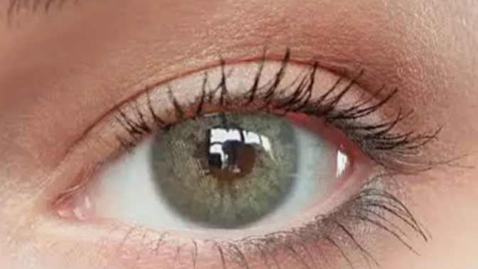Renkli Lens Takan Kadınları İtici Mi Buluyorsunuz?