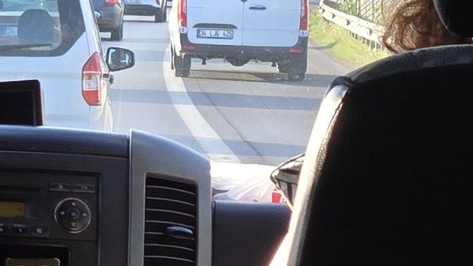 Sabah sabah İstanbul trafiği çekilir mi, siz bu rezilliğe nasıl dayanıyorsunuz?